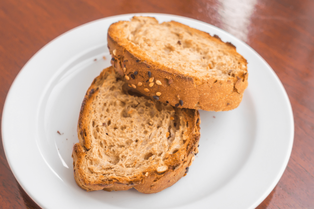 Rebanadas de pan tostado o frito para capirotada
